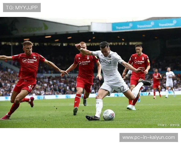 利兹联与阿斯顿维拉的历史交锋之旅:英超经典对决背后的故事 利兹联与阿斯顿维拉的历史交锋之旅:英超经典对决背后的故事