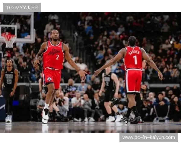 哈登和伦纳德缺阵，快船在对阵太阳时无力反击，哈登联手伦纳德